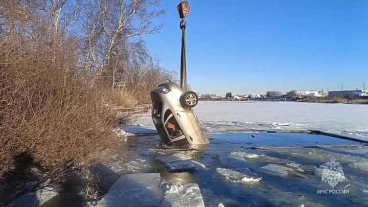 Депутат Старшинов: оплачивать подъем авто из-подо льда должны виновники ЧП