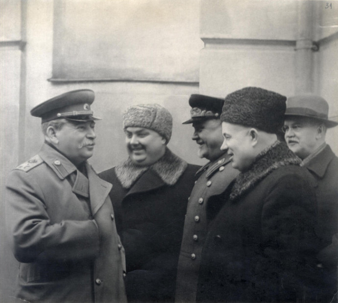 И.В. Сталин, Г.М. Маленков, Н.А. Булганин, Н.С. Хрущев, В.М. Молотов на территории Кремля