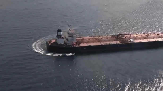 Трамп: США выгрузили венесуэльскую нефть с семи захваченных танкеров - Новости на Вести.ru