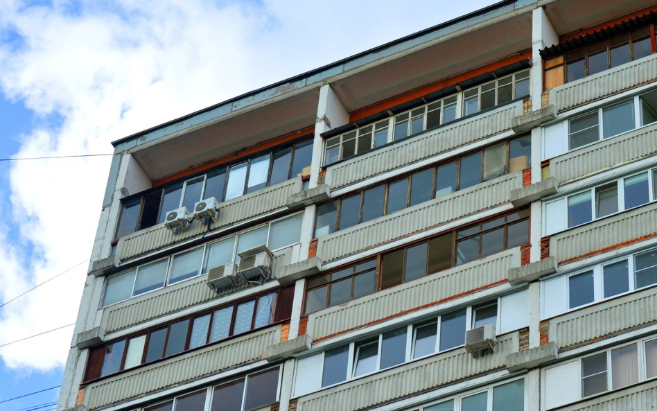 Житель Воронежа заплатит 500 тыс. за то, что устроил засор, смыв в унитаз джинсы