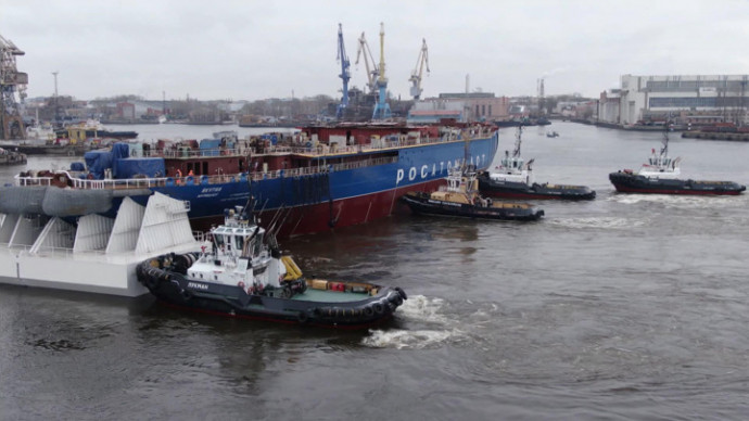 Крупнейший в мире ледокол спущен на воду