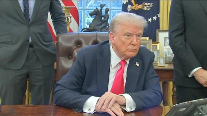 Трамп не стал отвечать на вопрос о новых санкциях в отношении России - Новости на Вести.ru