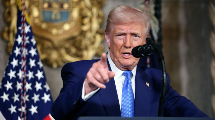 Трамп пожаловался, что до сих пор разбирается с бардаком после Байдена - Новости на Вести.ru