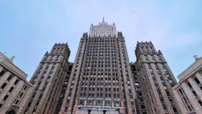 МИД: Россия наложила ответные санкции на членов британского правительства - Новости на Вести.ru