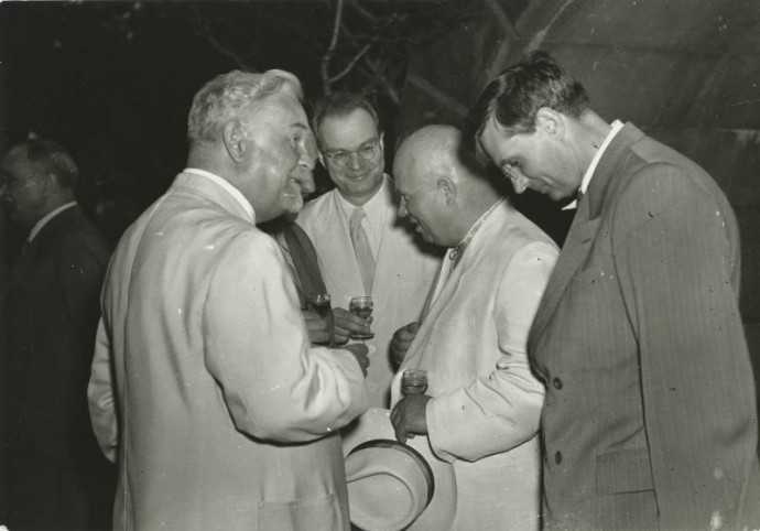 Прием на правительственной даче в Подмосковье. Николай Булганин, Никита Хрущев, Михаил Суслов, Михаил Первухин